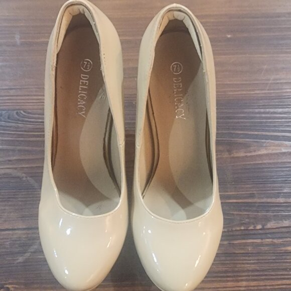 Taupe heels - Picture 7 of 7